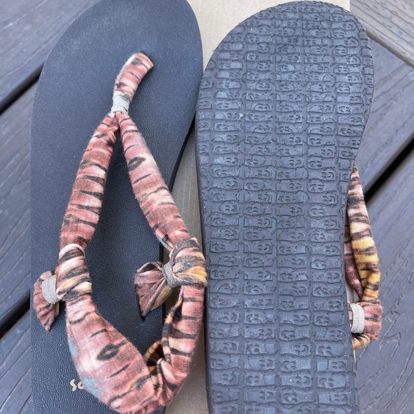 Sanuk Yoga Mat Sandals - Picture 2 of 3